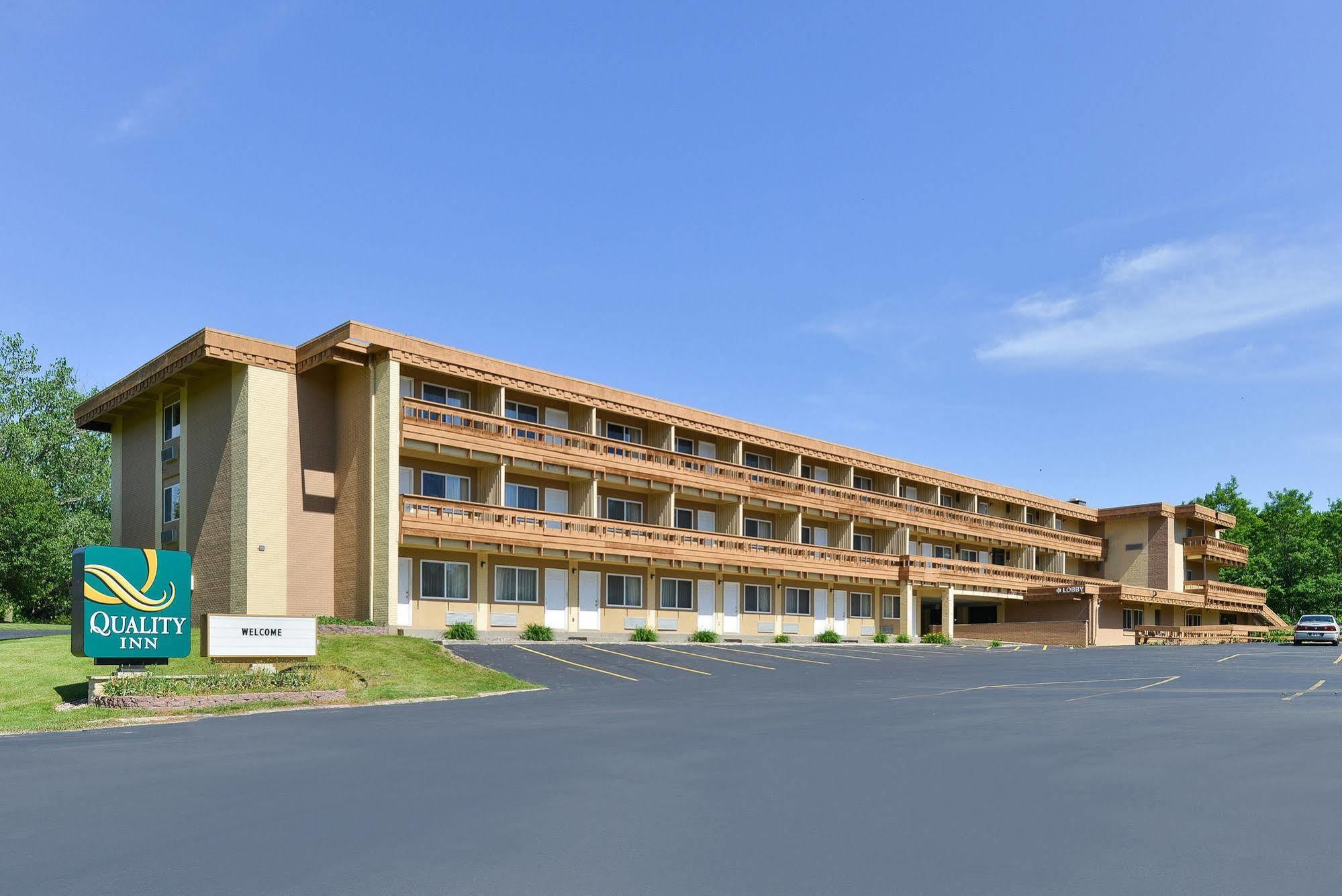 Quality Inn East Dubuque Eksteriør billede